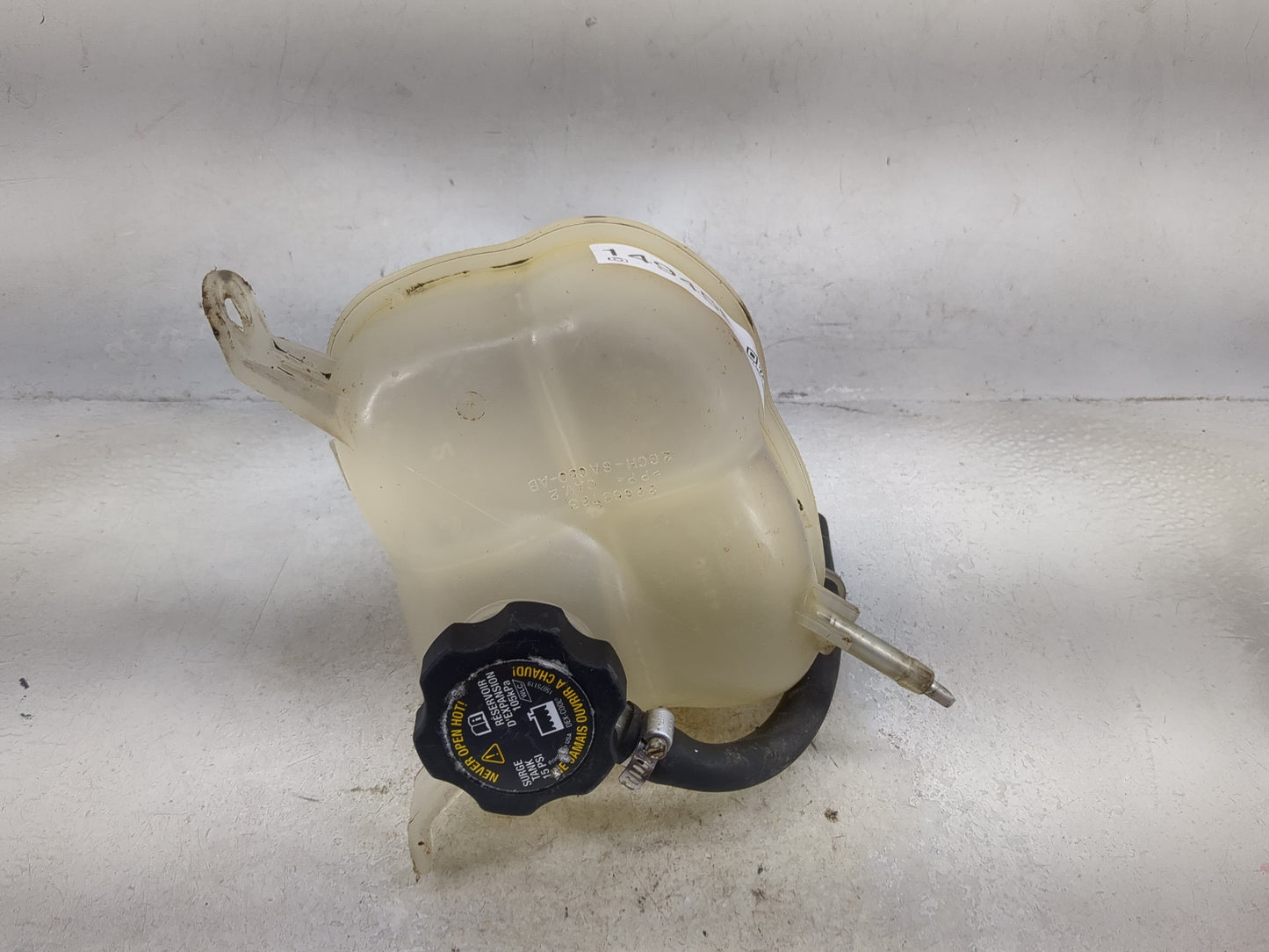2002-2007 Saturn Vue Radiator Coolant Overflow Expansion Tank Bottle 1494581 - Oemusedautoparts1.com