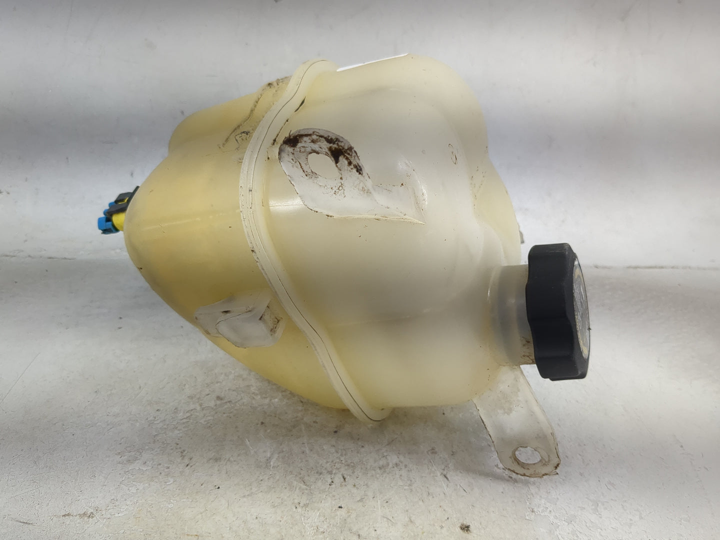 2002-2007 Saturn Vue Radiator Coolant Overflow Expansion Tank Bottle 1494581 - Oemusedautoparts1.com
