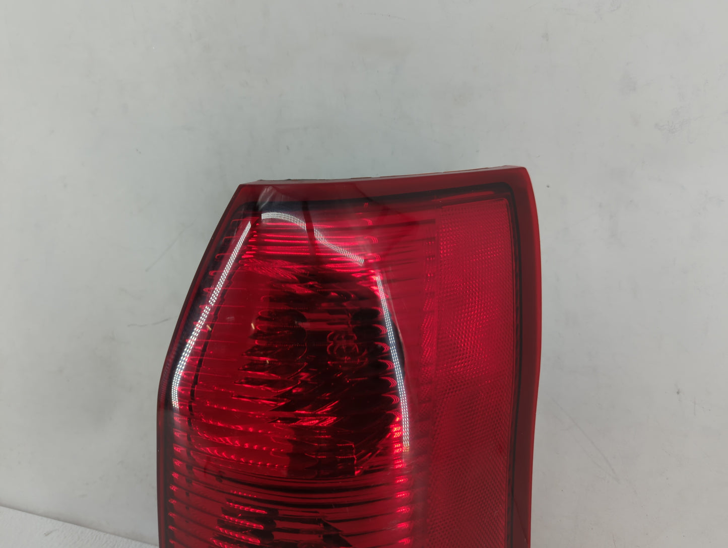 2002-2003 Saturn Vue Tail Light Assembly Passenger Right OEM P/N:22692371 22711438 Fits Fits 2002 2003 OEM Used Auto Parts -