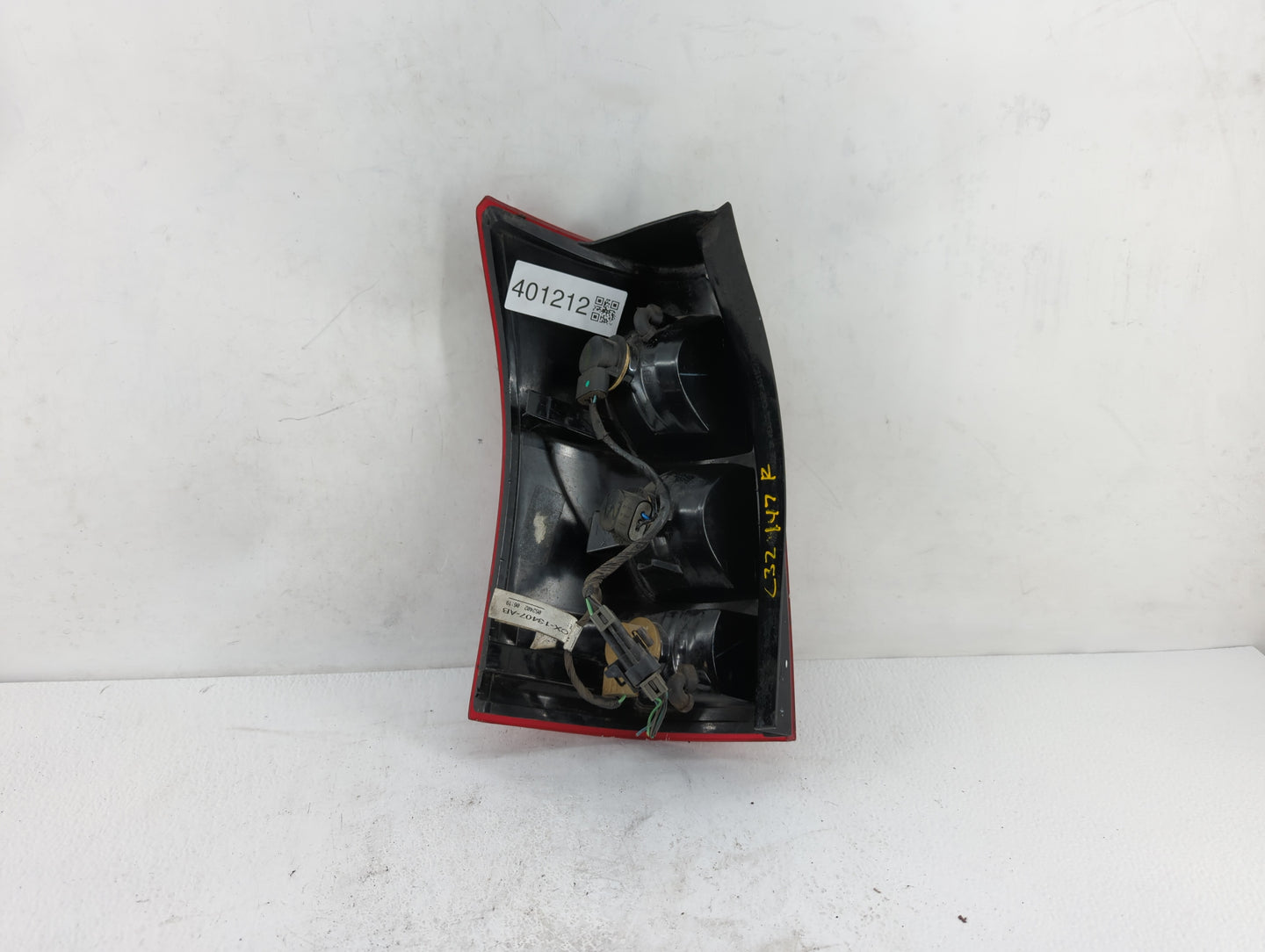 2002-2003 Saturn Vue Tail Light Assembly Passenger Right OEM P/N:22692371 22711438 Fits Fits 2002 2003 OEM Used Auto Parts -