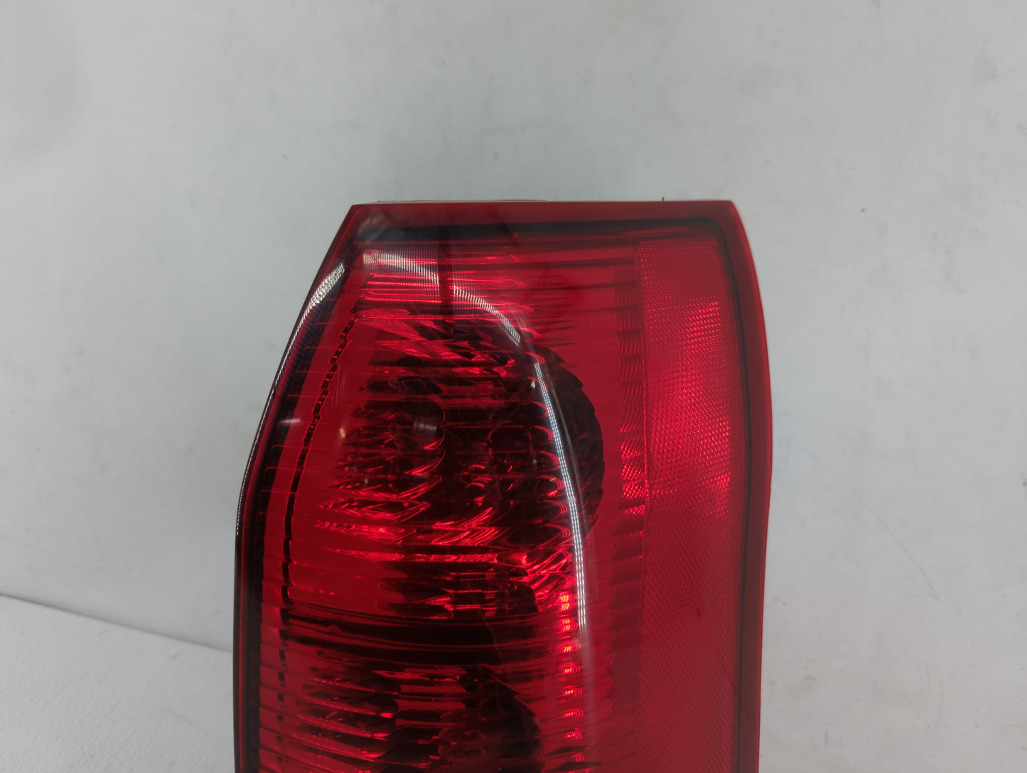 2002-2003 Saturn Vue Tail Light Assembly Passenger Right OEM P/N:22692371 22711438 Fits Fits 2002 2003 OEM Used Auto Parts -