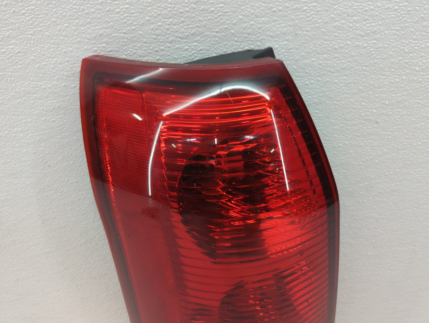 2002-2003 Saturn Vue Tail Light Assembly Driver Left OEM P/N:22692372 Fits Fits 2002 2003 OEM Used Auto Parts - Oemusedautop