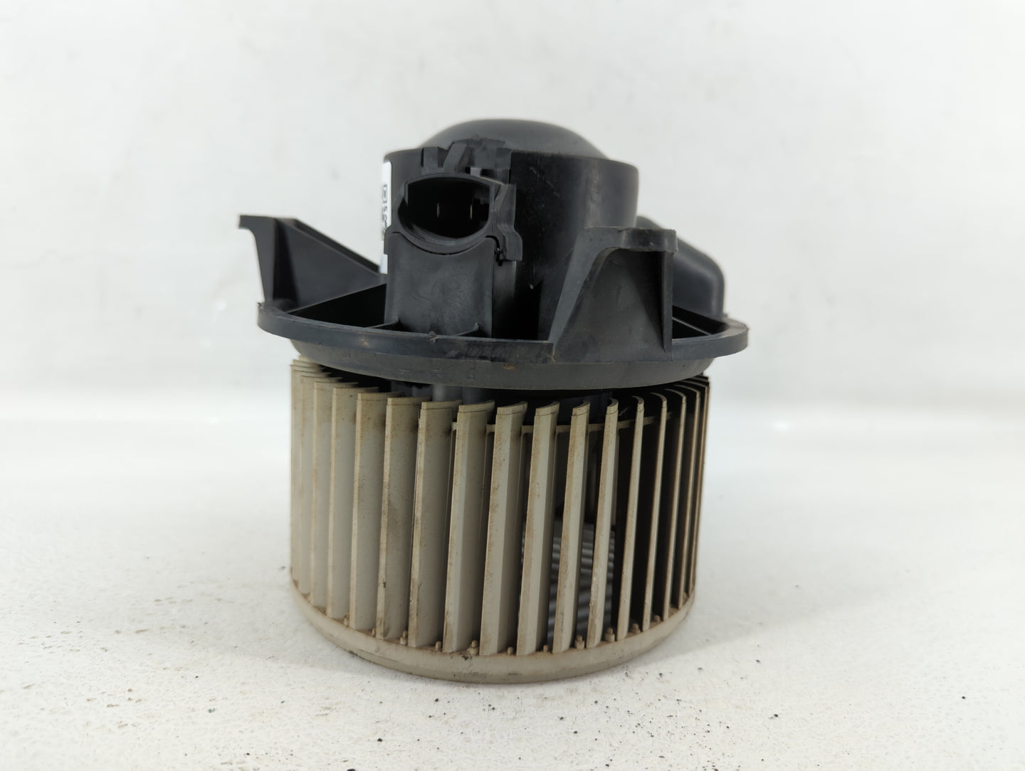 2002-2007 Saturn Vue Rear Heater AC Blower Motor P/N:19D583 Fits Fits 2002 2003 2004 2005 2006 2007 OEM Used Auto Parts - Oe