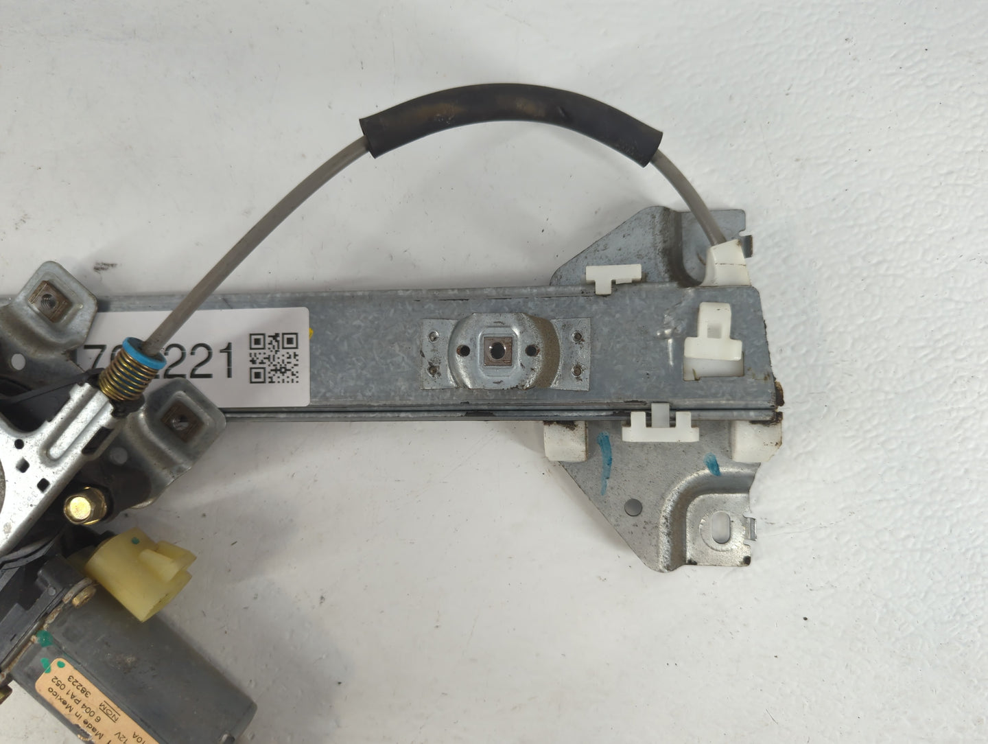2002-2007 Saturn Vue Driver Left Front Window Regulator 702221 - Oemusedautoparts1.com