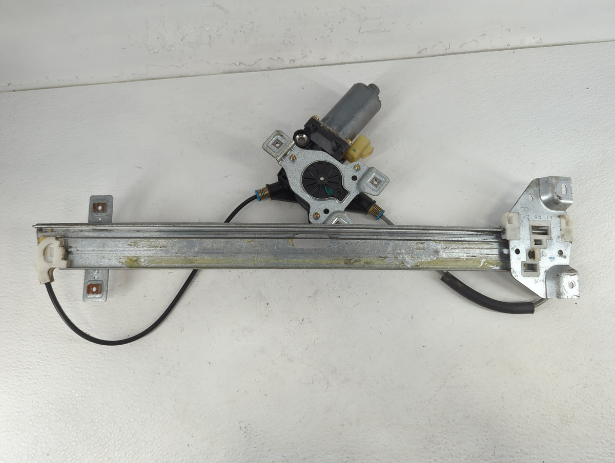 2002-2007 Saturn Vue Driver Left Front Window Regulator 702221 - Oemusedautoparts1.com
