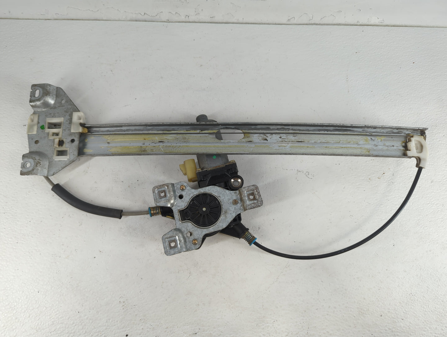 2002-2007 Saturn Vue Window Regulator Right Passenger Rear - Oemusedautoparts1.com