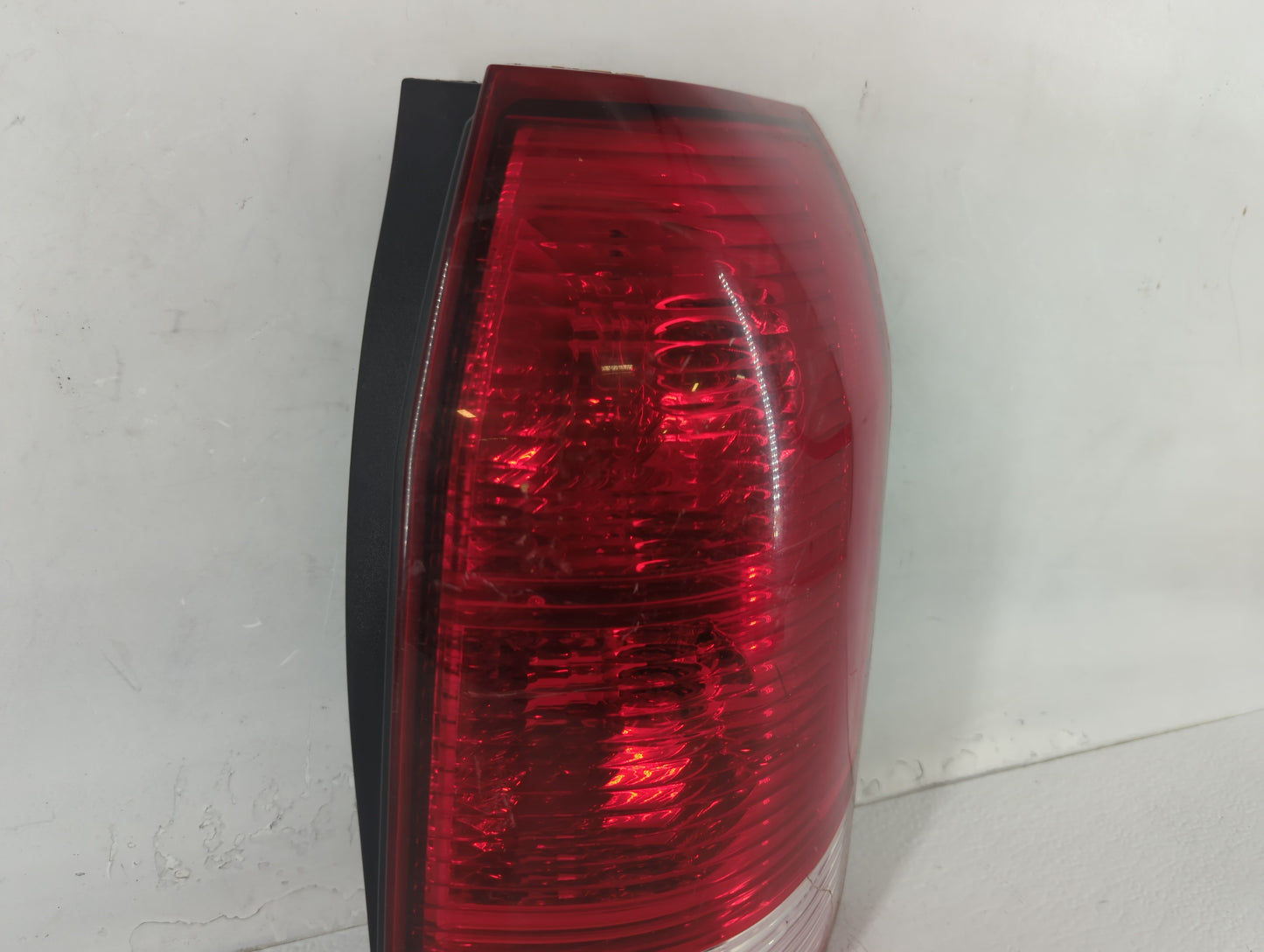 2002-2003 Saturn Vue Tail Light Assembly Passenger Right OEM P/N:22711438 Fits Fits 2002 2003 OEM Used Auto Parts - Oemuseda