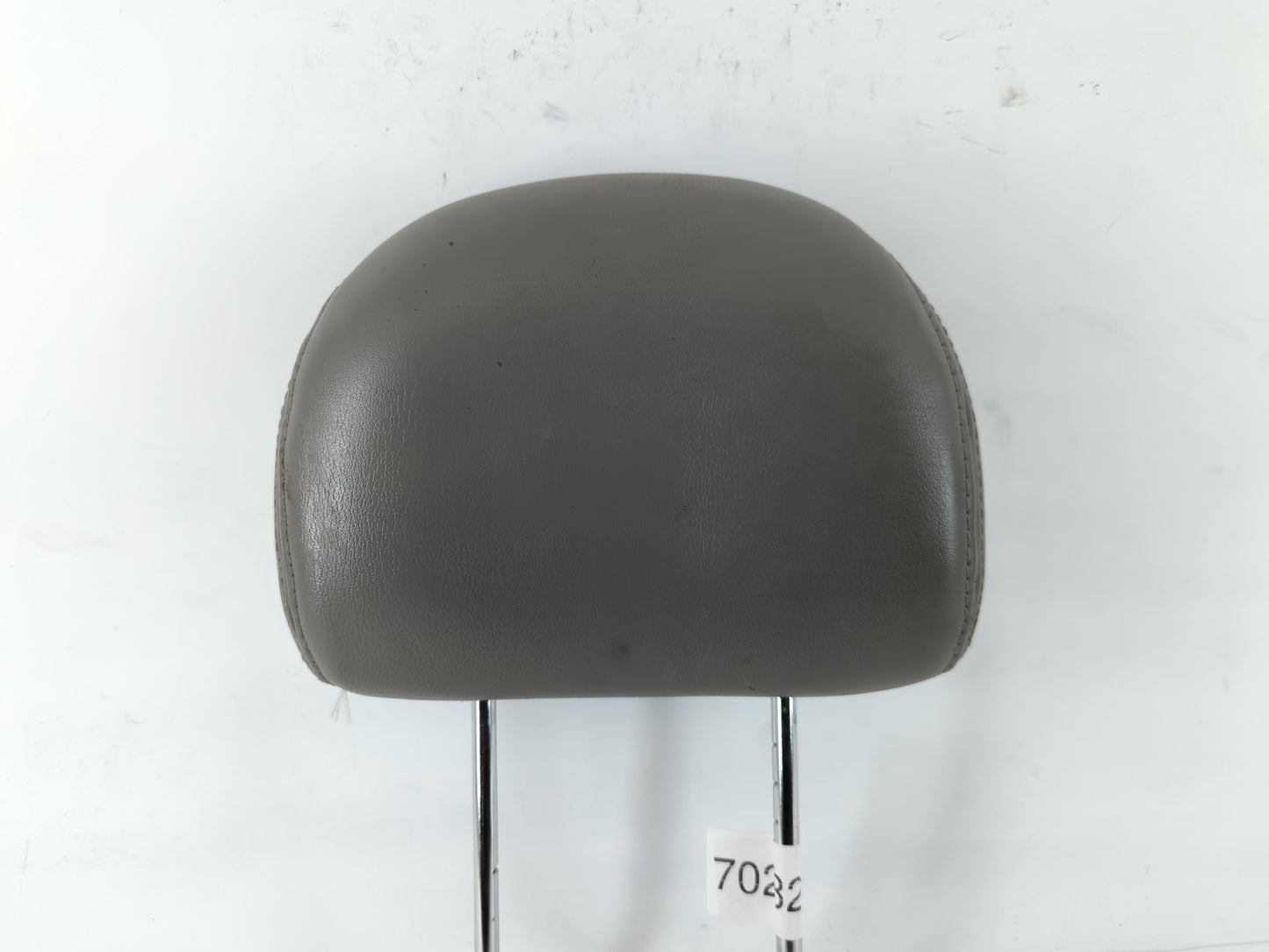 2002-2007 Saturn Vue Headrest Head Rest Front Driver Passenger Seat Fits Fits 2002 2003 2004 2005 2006 2007 OEM Used Auto Pa