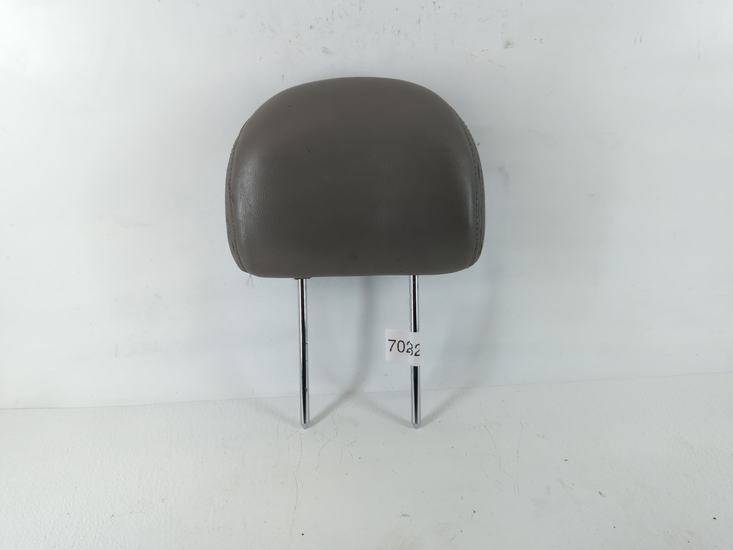 2002-2007 Saturn Vue Headrest Head Rest Front Driver Passenger Seat Fits Fits 2002 2003 2004 2005 2006 2007 OEM Used Auto Pa
