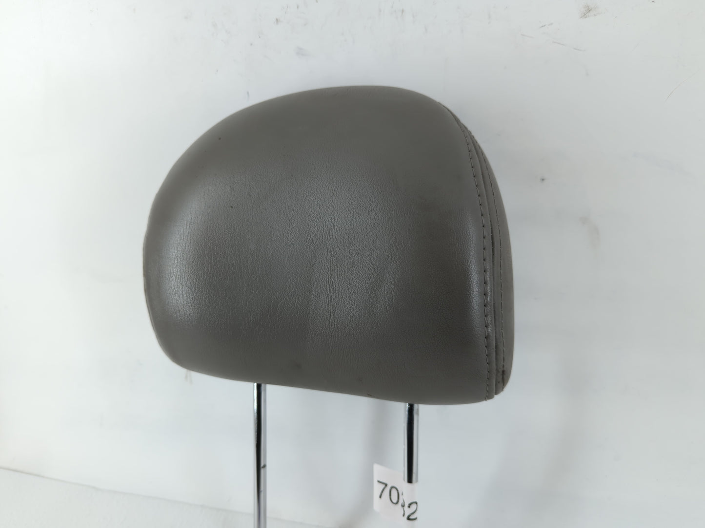 2002-2007 Saturn Vue Headrest Head Rest Front Driver Passenger Seat Fits Fits 2002 2003 2004 2005 2006 2007 OEM Used Auto Pa
