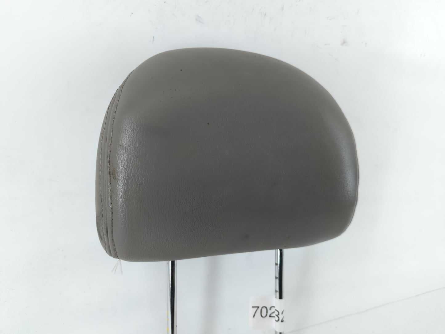 2002-2007 Saturn Vue Headrest Head Rest Front Driver Passenger Seat Fits Fits 2002 2003 2004 2005 2006 2007 OEM Used Auto Pa
