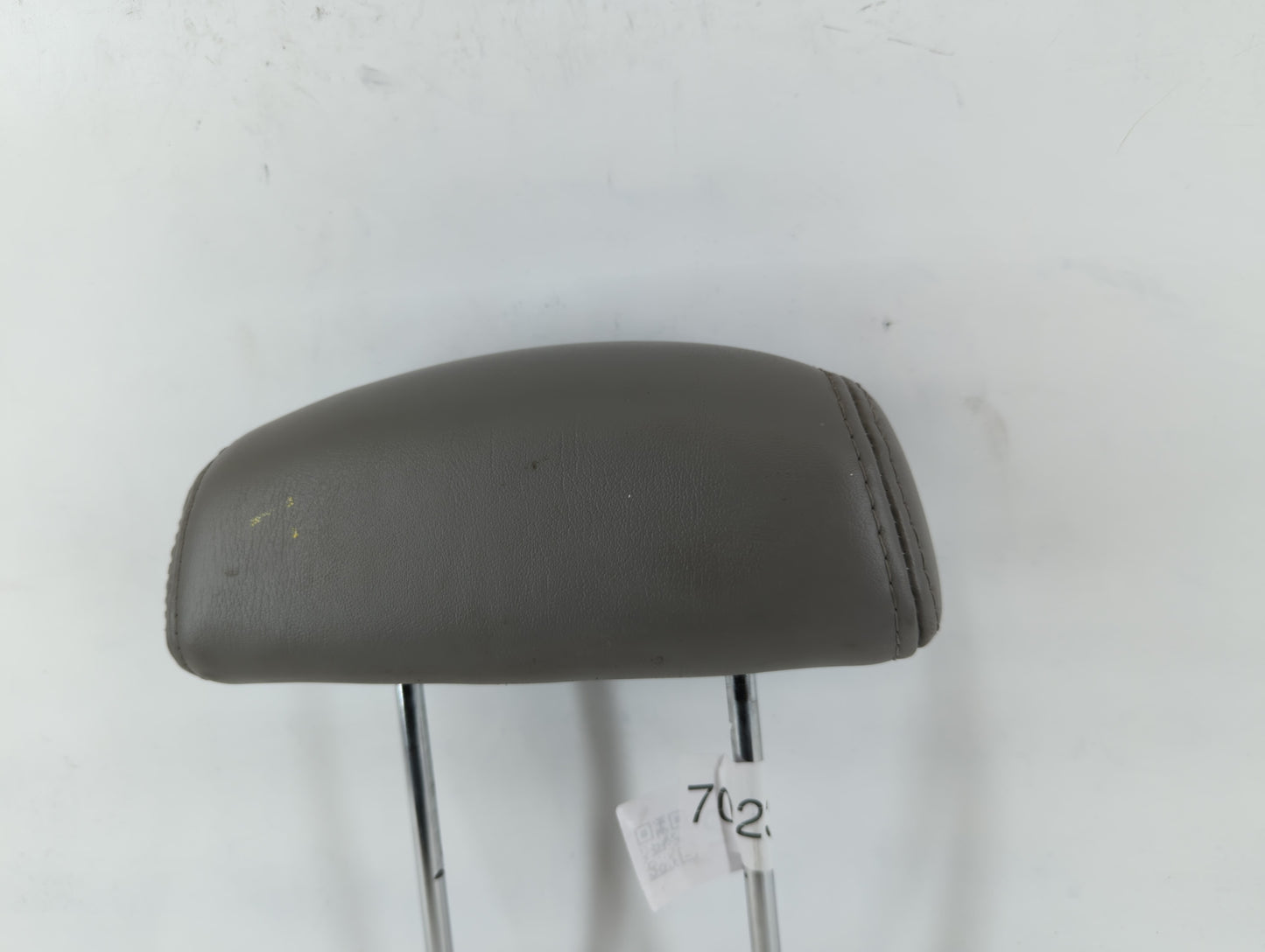 2002-2007 Saturn Vue Headrest Head Rest Rear Seat Fits Fits 2002 2003 2004 2005 2006 2007 OEM Used Auto Parts - Oemusedautop