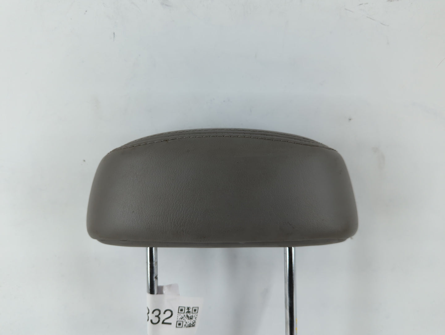 2002-2007 Saturn Vue Headrest Head Rest Rear Seat Fits Fits 2002 2003 2004 2005 2006 2007 OEM Used Auto Parts - Oemusedautop