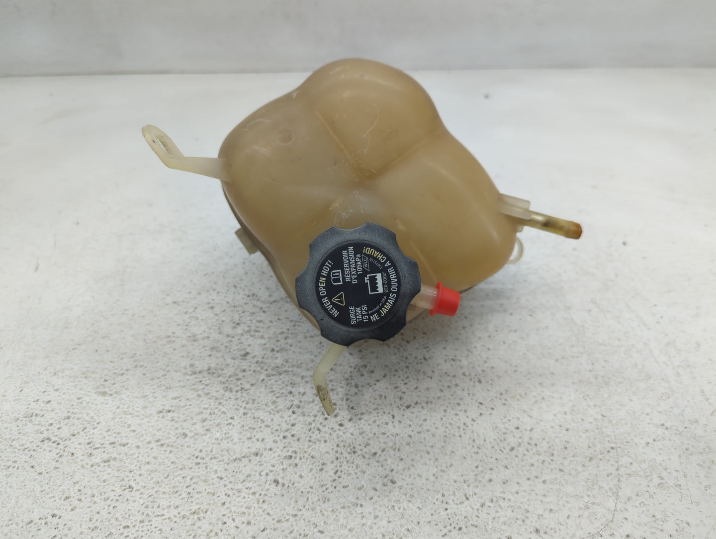 2002-2007 Saturn Vue Radiator Coolant Overflow Expansion Tank Bottle - Oemusedautoparts1.com