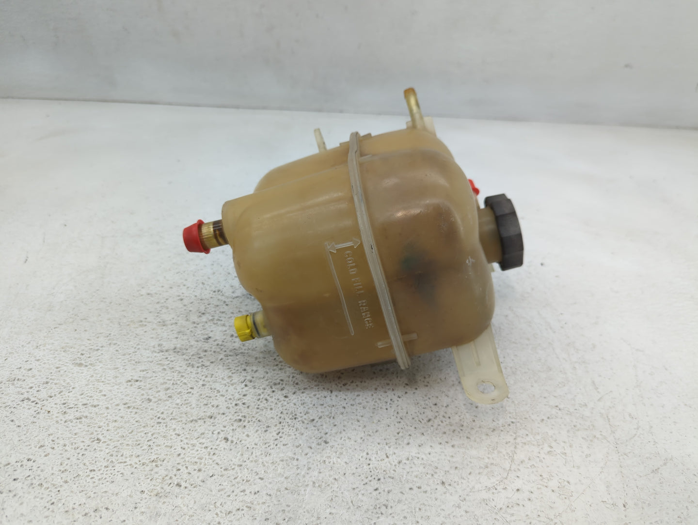 2002-2007 Saturn Vue Radiator Coolant Overflow Expansion Tank Bottle 702779 - Oemusedautoparts1.com