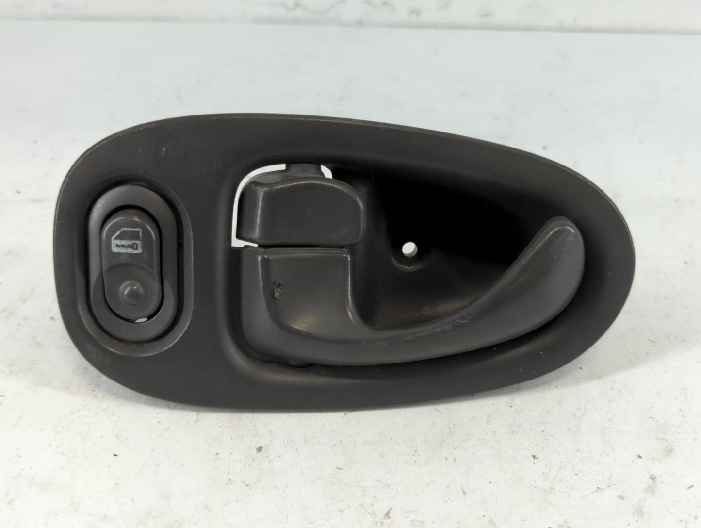 2003 Saturn Vue Passenger Side Front Inside Door Handle Oem - Oemusedautoparts1.com