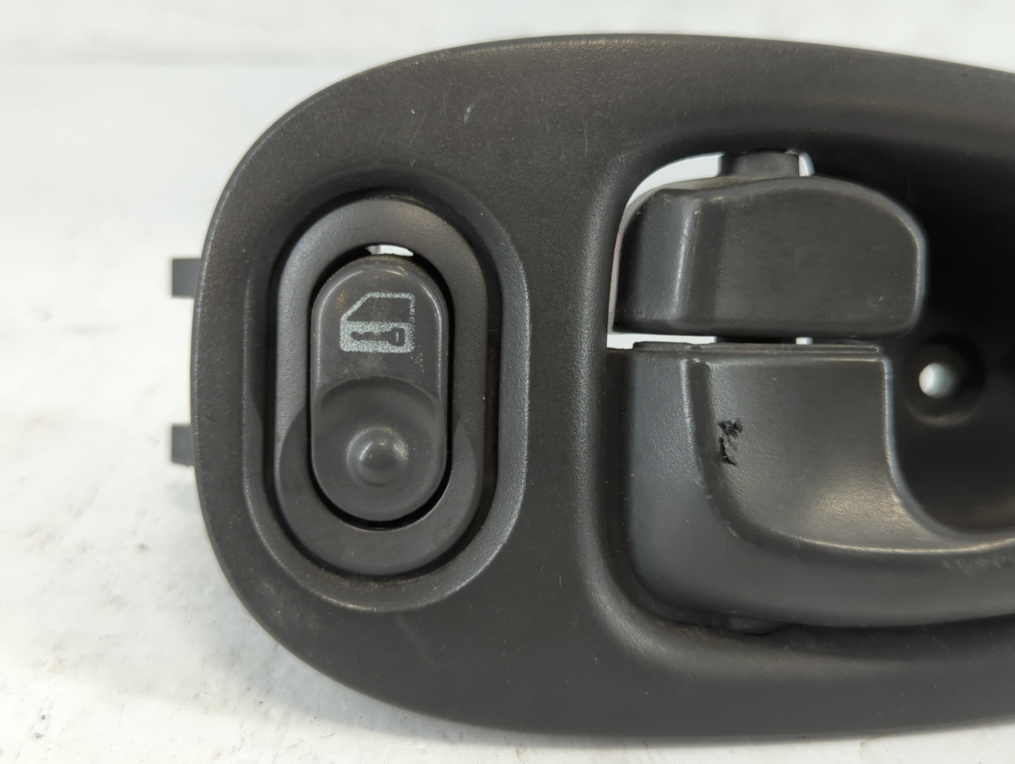 2003 Saturn Vue Drivers Side Inside Front Door Handle Oem 702962 - Oemusedautoparts1.com