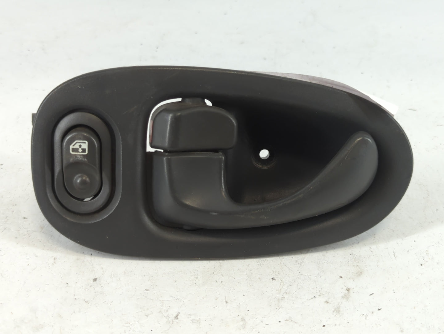 2003 Saturn Vue Drivers Side Inside Front Door Handle Oem - Oemusedautoparts1.com