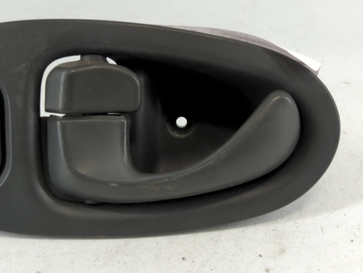2003 Saturn Vue Drivers Side Inside Front Door Handle Oem - Oemusedautoparts1.com