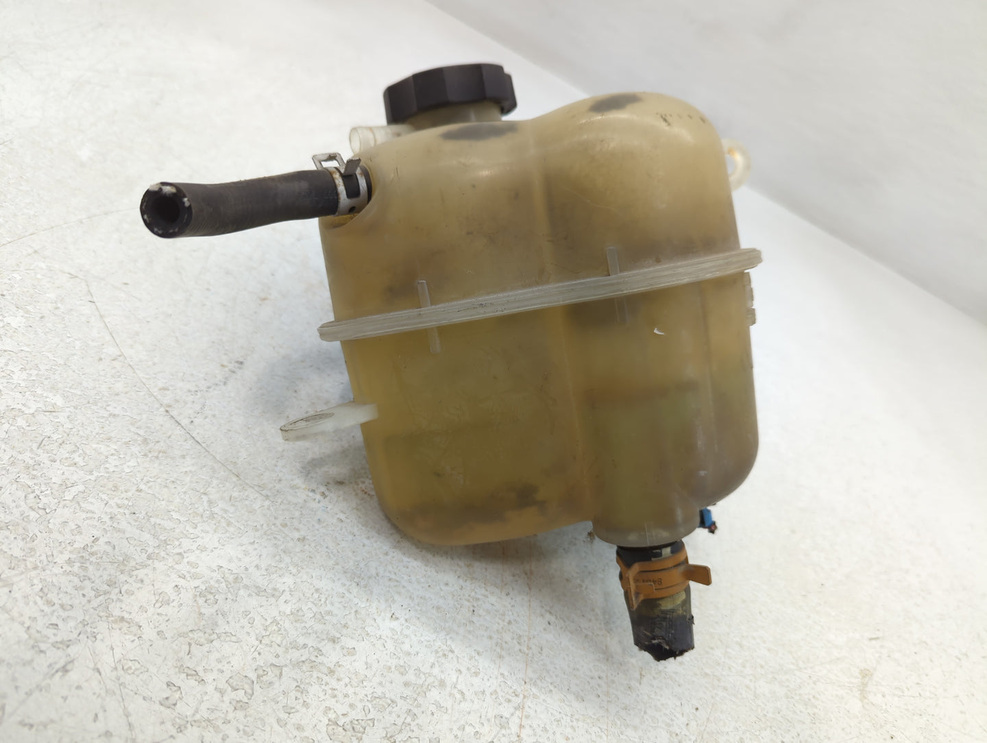 2002-2007 Saturn Vue Radiator Coolant Overflow Expansion Tank Bottle 745309 - Oemusedautoparts1.com
