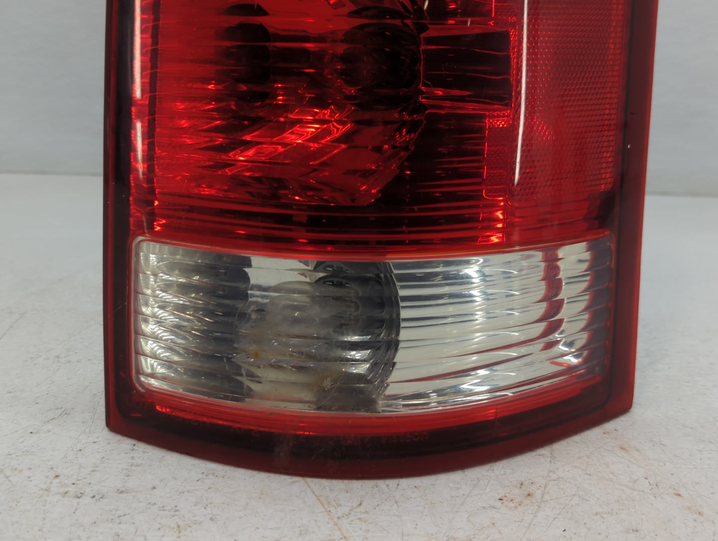 2002-2003 Saturn Vue Tail Light Assembly Passenger Right OEM P/N:CX-13407-AC Fits Fits 2002 2003 OEM Used Auto Parts - Oemus