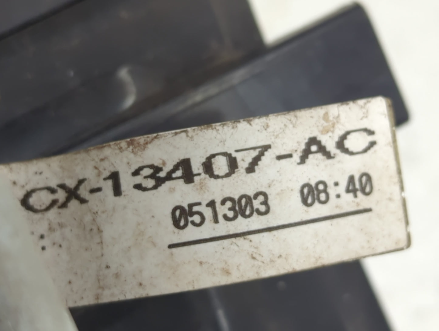 2002-2003 Saturn Vue Tail Light Assembly Passenger Right OEM P/N:CX-13407-AC Fits Fits 2002 2003 OEM Used Auto Parts - Oemus