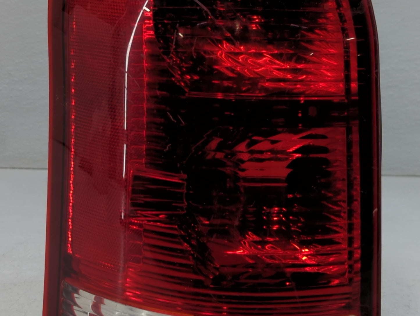 2002-2003 Saturn Vue Tail Light Assembly Driver Left OEM P/N:CX-13407-AB Fits Fits 2002 2003 OEM Used Auto Parts - Oemusedau