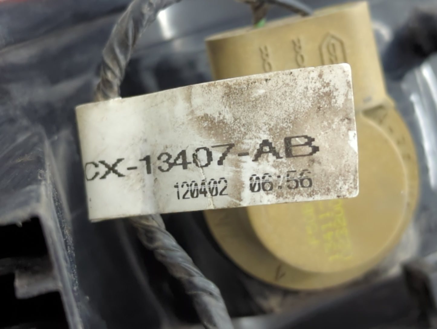 2002-2003 Saturn Vue Tail Light Assembly Driver Left OEM P/N:CX-13407-AB Fits Fits 2002 2003 OEM Used Auto Parts - Oemusedau