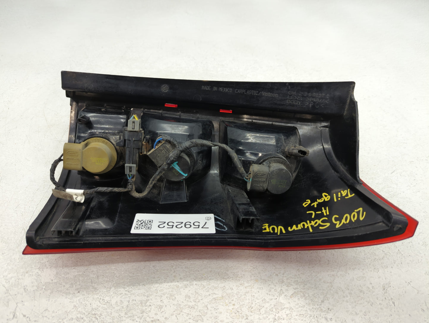 2002-2003 Saturn Vue Tail Light Assembly Driver Left OEM P/N:CX-13407-AB Fits Fits 2002 2003 OEM Used Auto Parts - Oemusedau