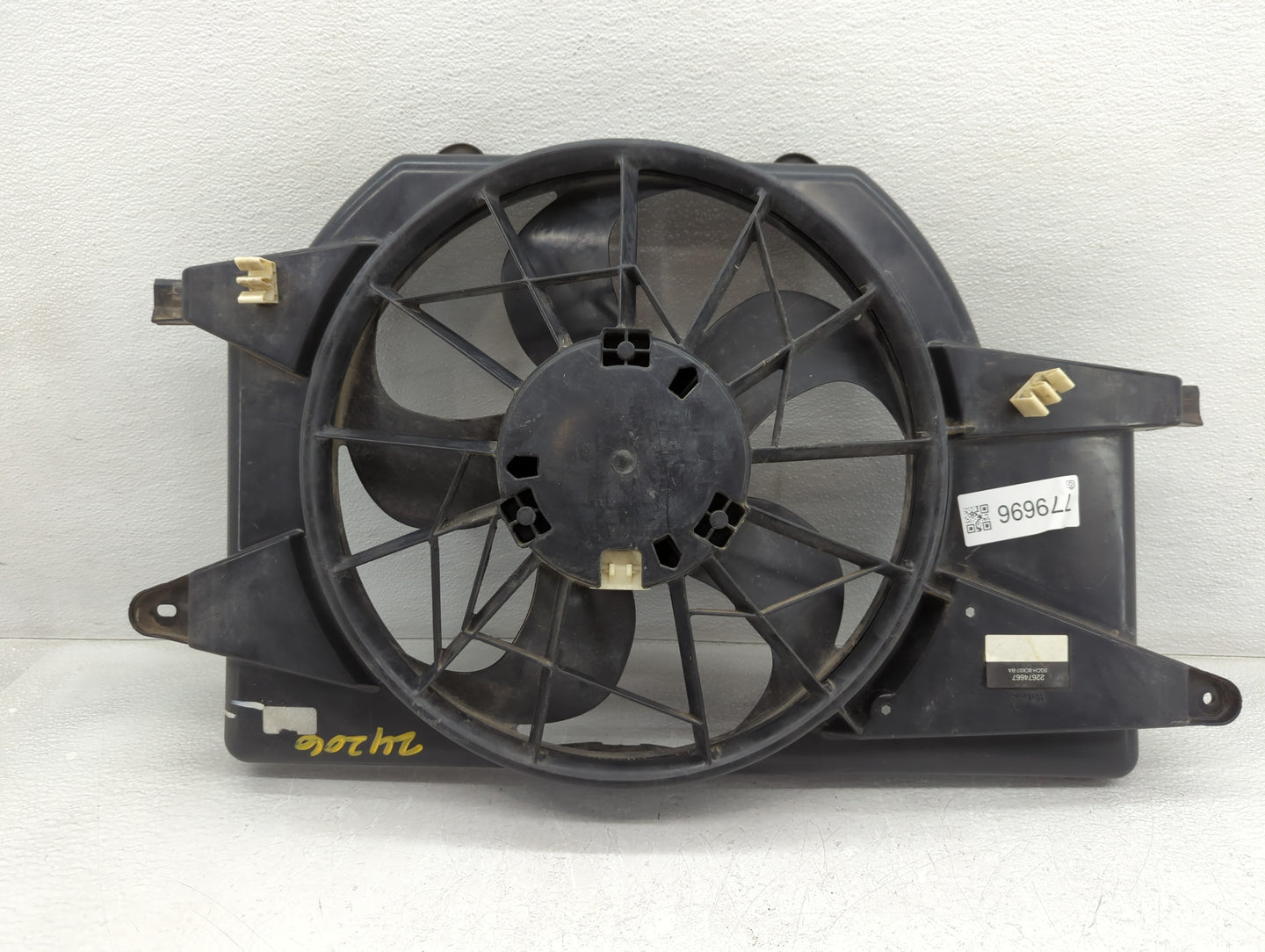 2002-2003 Saturn Vue Left Radiator Fan Motor Assembly - Oemusedautoparts1.com