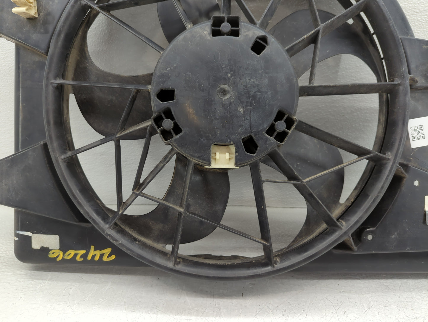 2002-2003 Saturn Vue Left Radiator Fan Motor Assembly - Oemusedautoparts1.com