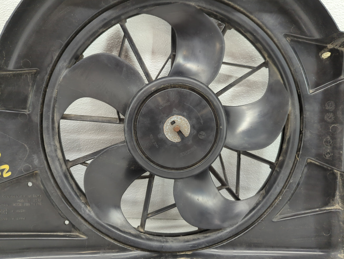 2002-2003 Saturn Vue Left Radiator Fan Motor Assembly - Oemusedautoparts1.com