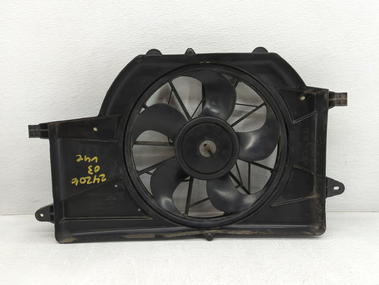 2002-2003 Saturn Vue Left Radiator Fan Motor Assembly - Oemusedautoparts1.com