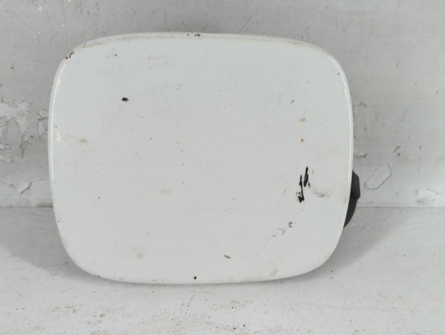 2003 Saturn Vue Fuel Tank Door Lid Gas Tank White - Oemusedautoparts1.com