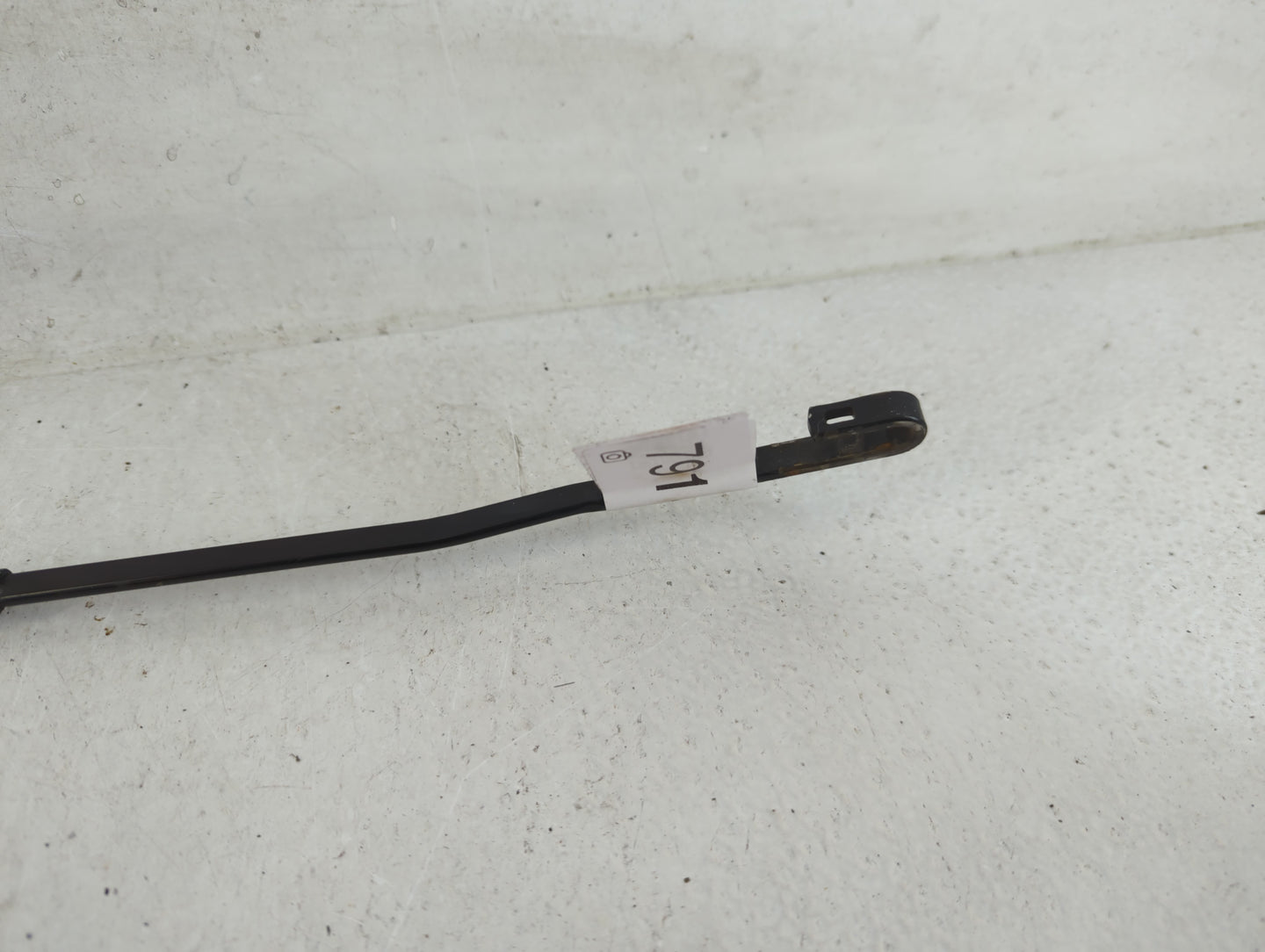 2003 Saturn Vue Front Drivers Wiper Arm Oem - Oemusedautoparts1.com