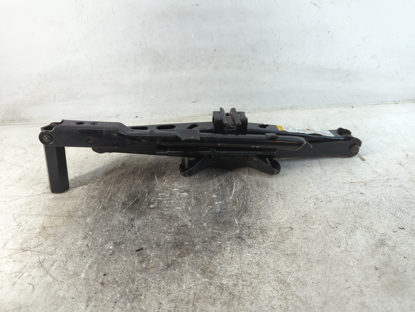 2003 Saturn Vue Spare Scissor Car Jack - Oemusedautoparts1.com