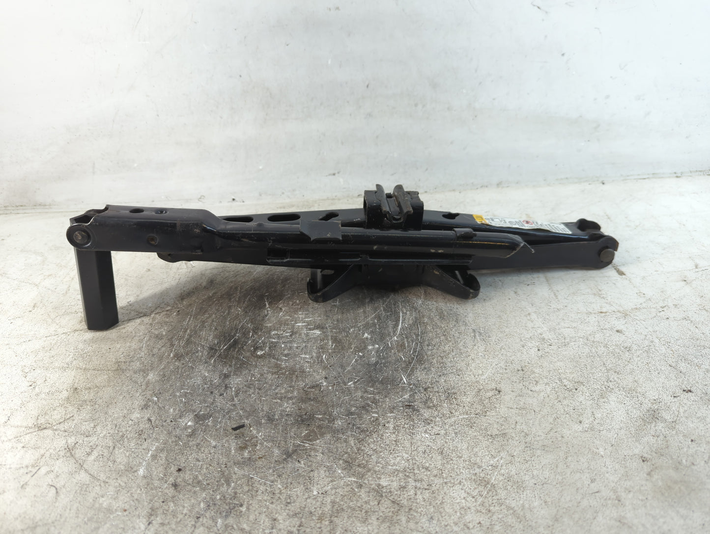 2003 Saturn Vue Spare Scissor Car Jack - Oemusedautoparts1.com