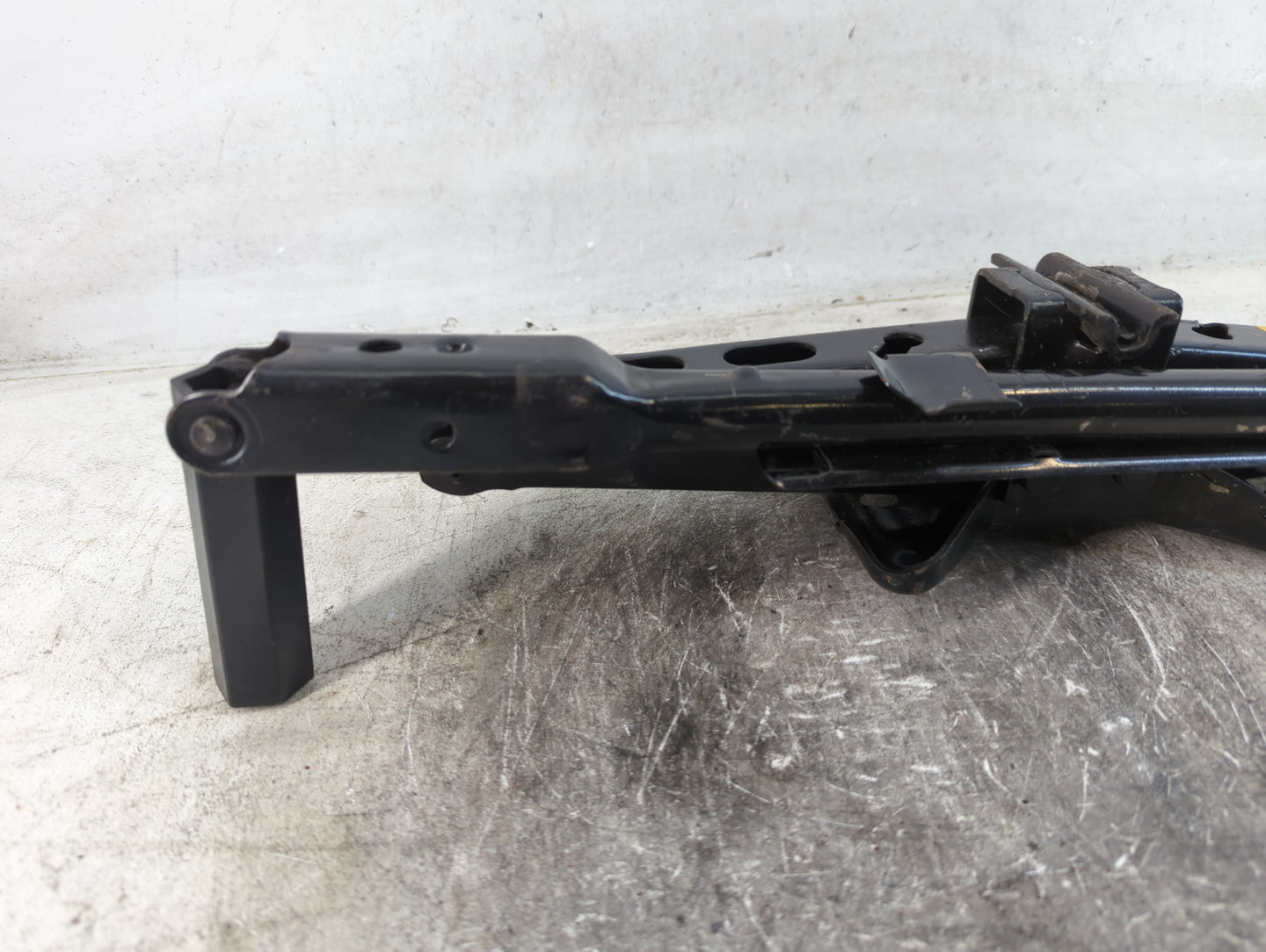 2003 Saturn Vue Spare Scissor Car Jack - Oemusedautoparts1.com