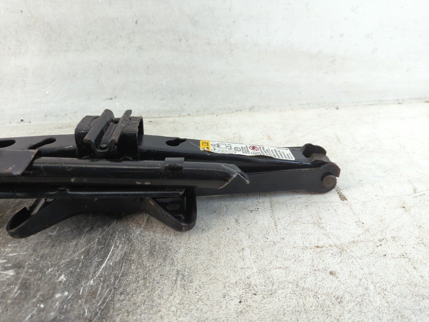 2003 Saturn Vue Spare Scissor Car Jack - Oemusedautoparts1.com