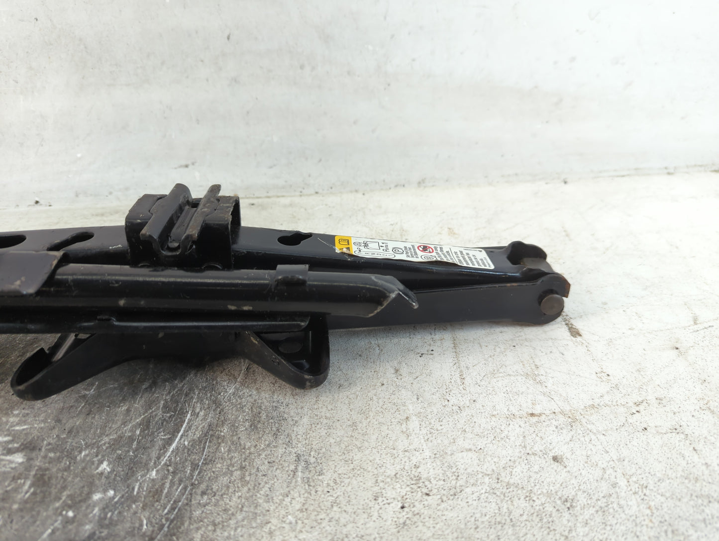 2003 Saturn Vue Spare Scissor Car Jack - Oemusedautoparts1.com
