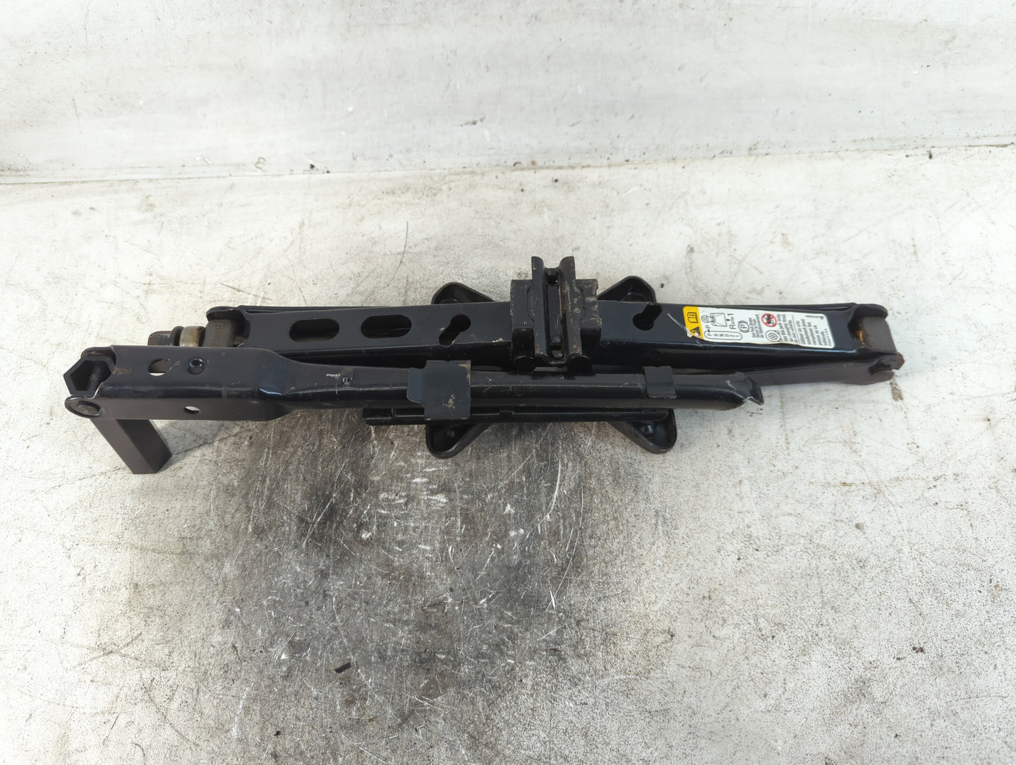 2003 Saturn Vue Spare Scissor Car Jack - Oemusedautoparts1.com