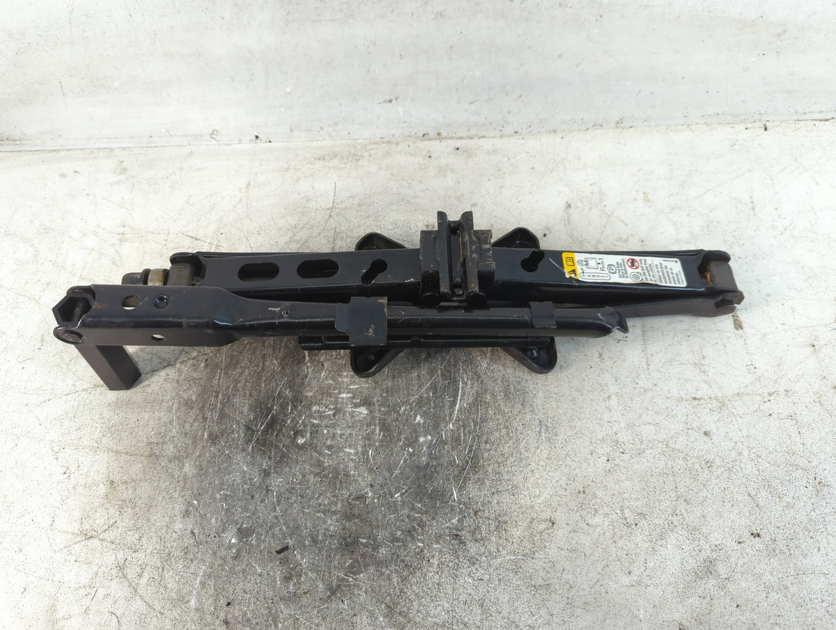 2003 Saturn Vue Spare Scissor Car Jack - Oemusedautoparts1.com