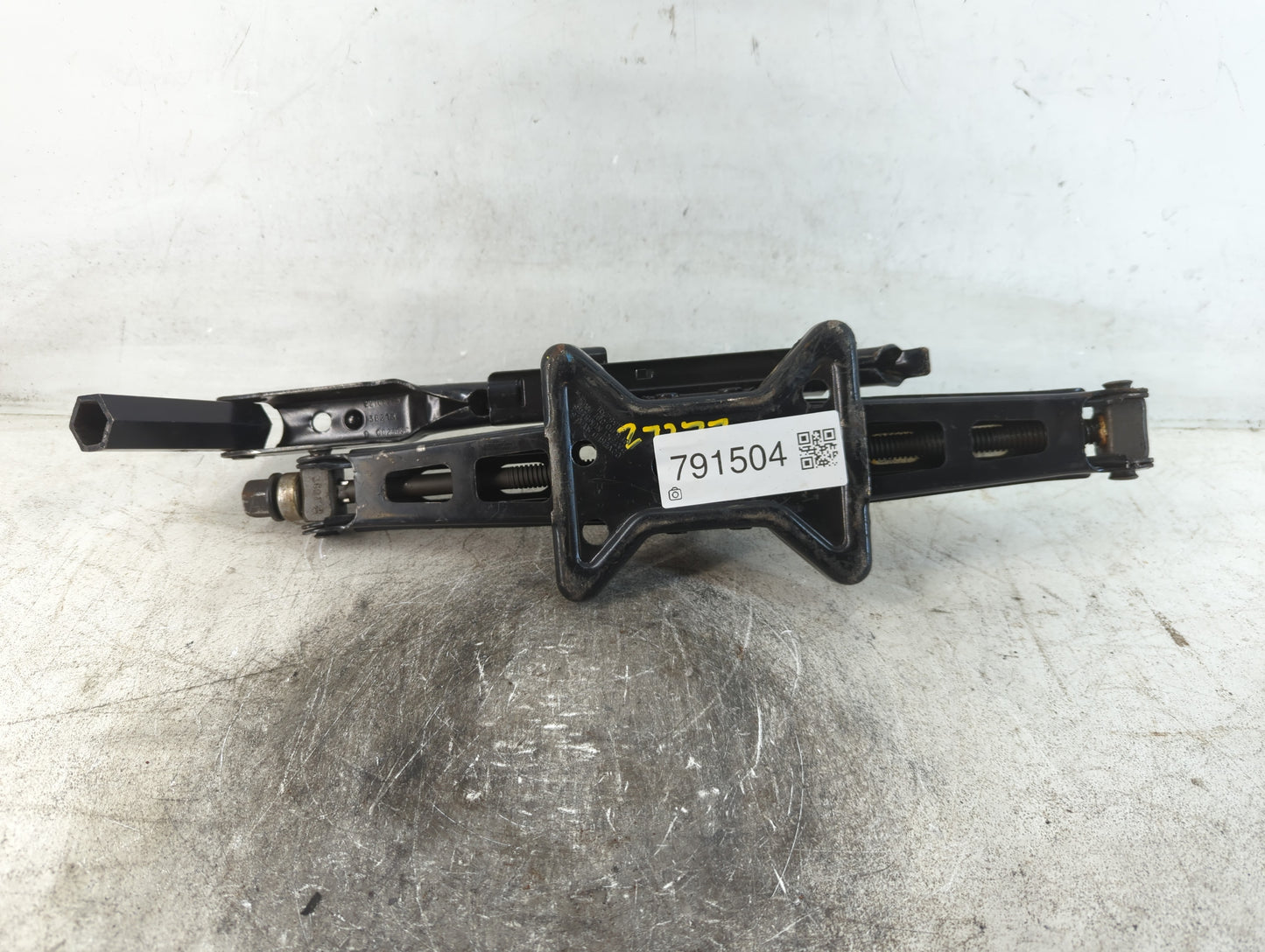2003 Saturn Vue Spare Scissor Car Jack - Oemusedautoparts1.com
