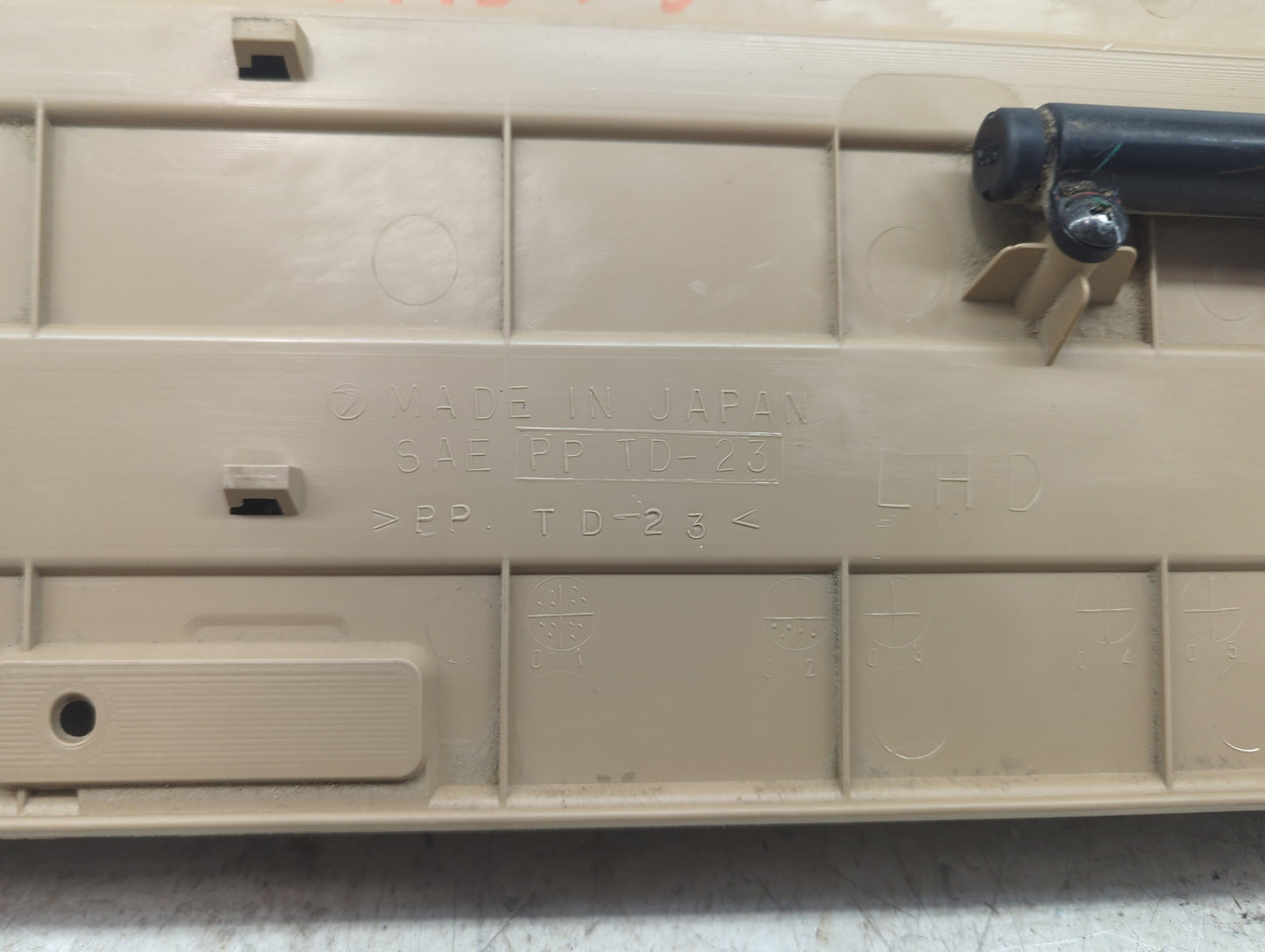 2003 Subaru Forester Passenger Glove Box Door Storage Compartment Beige - Oemusedautoparts1.com