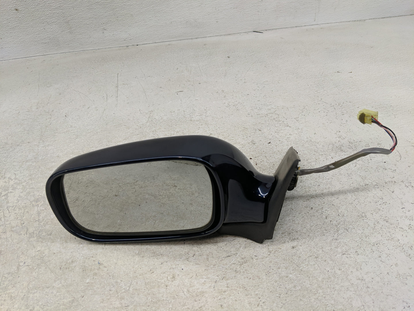 2000-2004 Subaru Legacy Driver Side View Mirror - Left Door Mirror OEM Used - Oemusedautoparts1.com