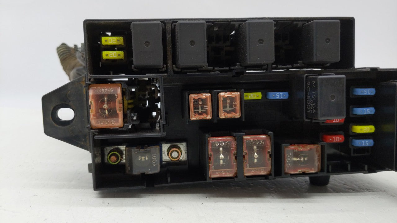 2002-2005 Subaru Legacy Fusebox Fuse Box Panel Relay Module P/N:82231AE07A Fits Fits 2002 2003 2004 2005 OEM Used Auto Parts