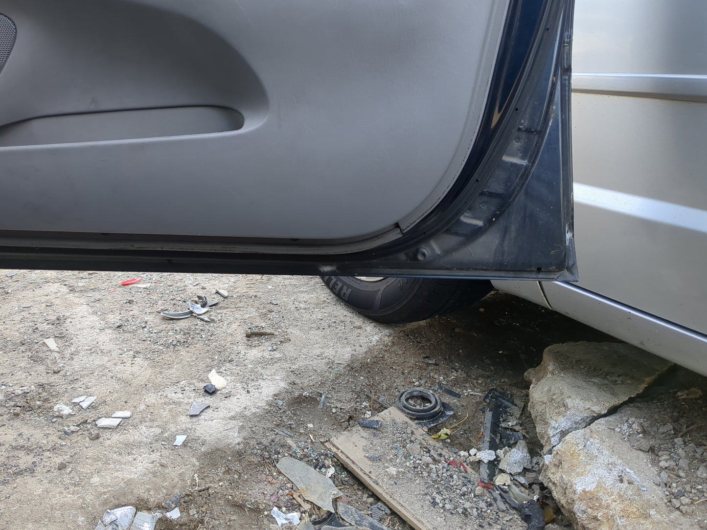 2002-2006 Toyota Camry Passenger Front Door Oem - Oemusedautoparts1.com