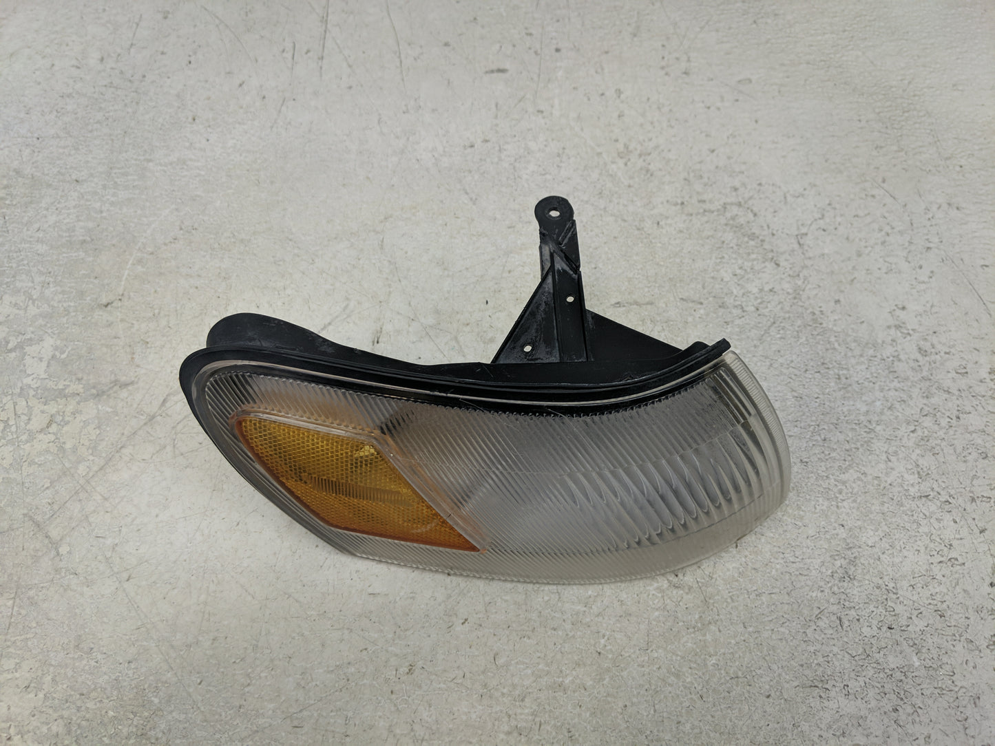 2002-2004 Toyota Camry Passenger Right Oem Front Light Lamp - Oemusedautoparts1.com