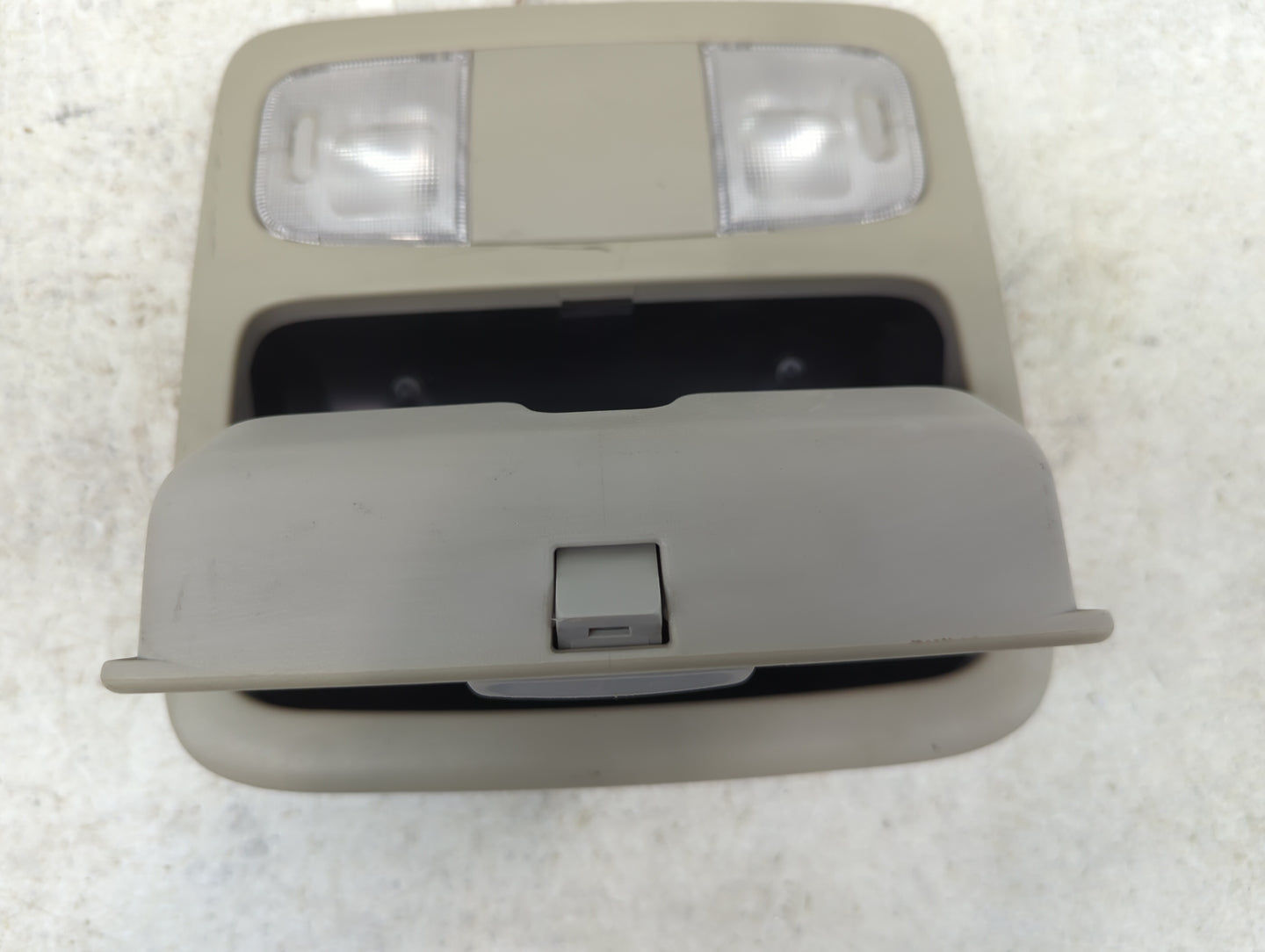 2003 Toyota Camry Overhead Roof Console - Oemusedautoparts1.com