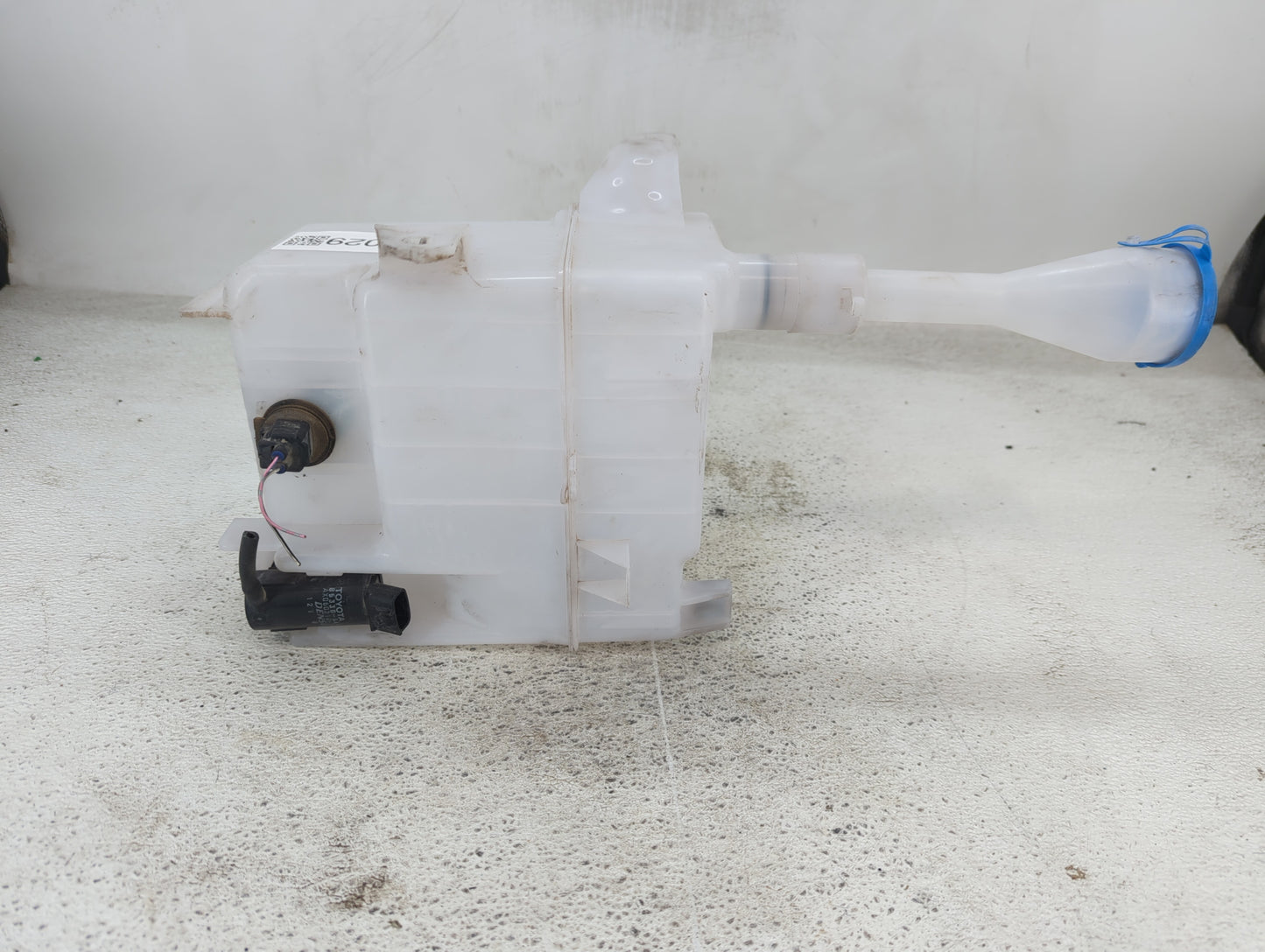 2002-2006 Toyota Camry Windshield Washer Fluid Reservoir Bottle Oem - Oemusedautoparts1.com